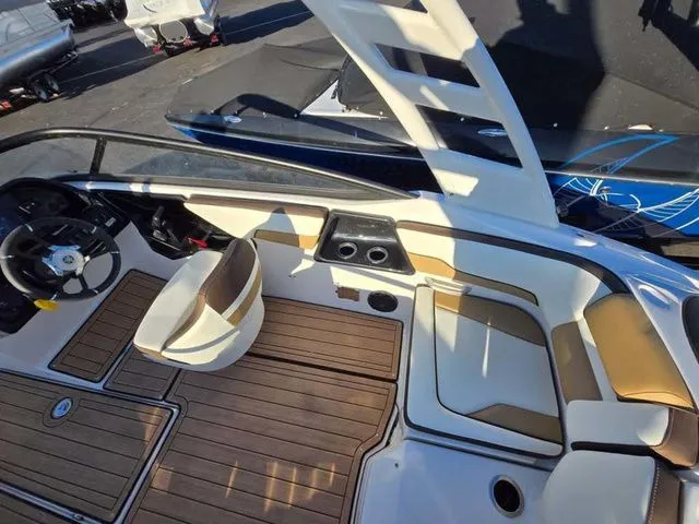 Slide: The Image of Yamaha 195S 2023 - 12