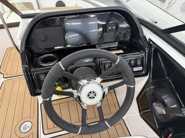 Slide: The Image of Yamaha 195S 2023 - 23