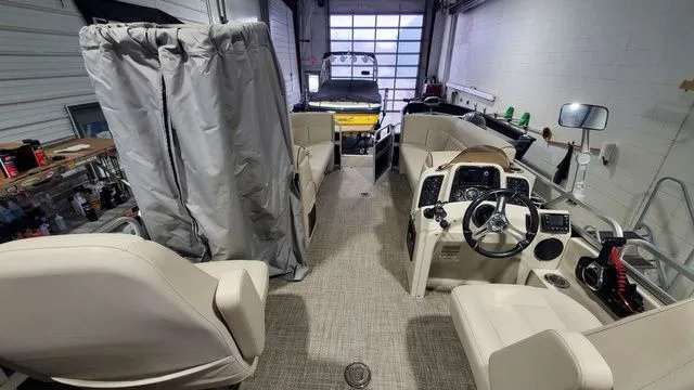 Slide: The Image of Apex Marine Avanti 825 2019 - 11