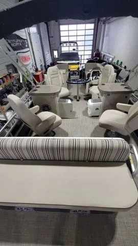 Slide: The Image of Apex Marine Avanti 825 2019 - 6