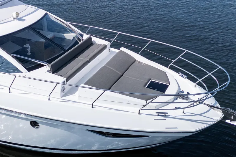 Slide: The Image of 2023 Azimut Fly 50 yacht with sleek design and spacious sunbathing area. - 14