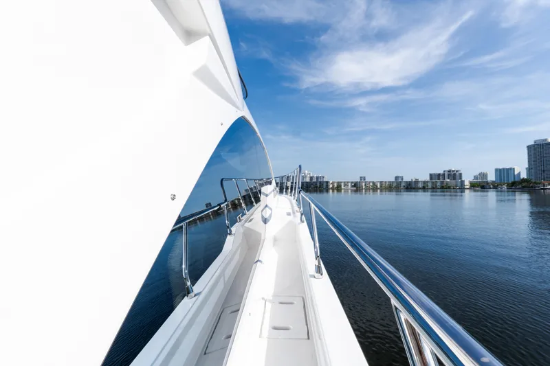 Slide: The Image of 2023 Azimut Fly 50 yacht cruising on calm waters with city skyline. - 25