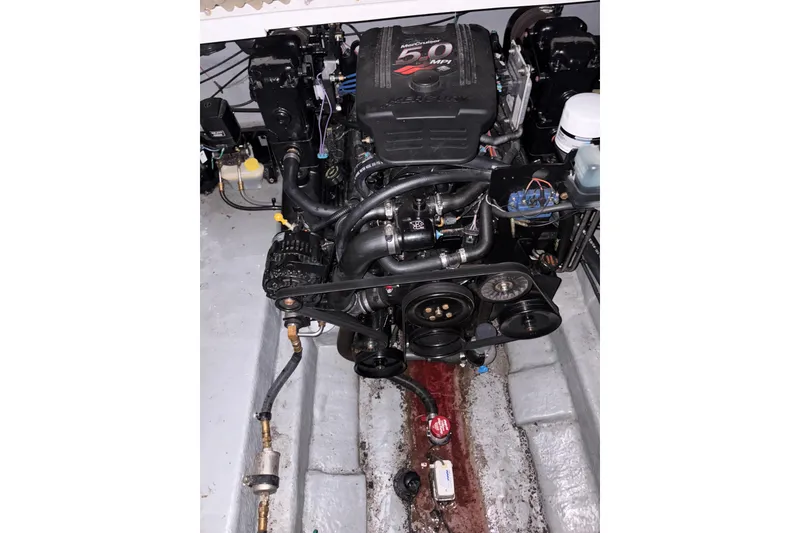 Slide: The Image of Engine of 2002 Sea Ray 260 Sundancer boat, featuring MerCruiser 5.0 MPI. - 22