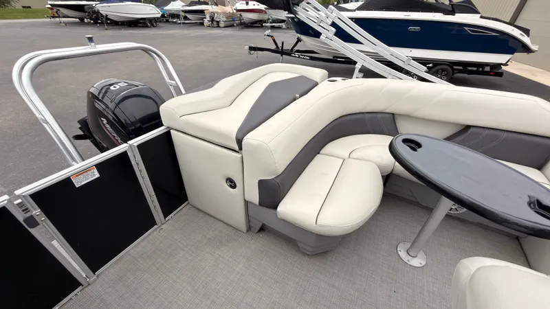 Slide: The Image of Sylvan MIRAGE 8520 2020 - 41