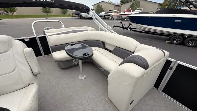 Slide: The Image of Sylvan MIRAGE 8520 2020 - 34