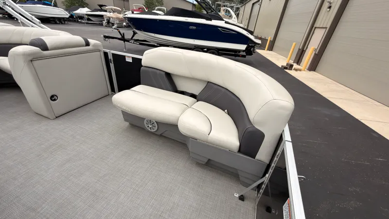 Slide: The Image of Sylvan MIRAGE 8520 2020 - 9
