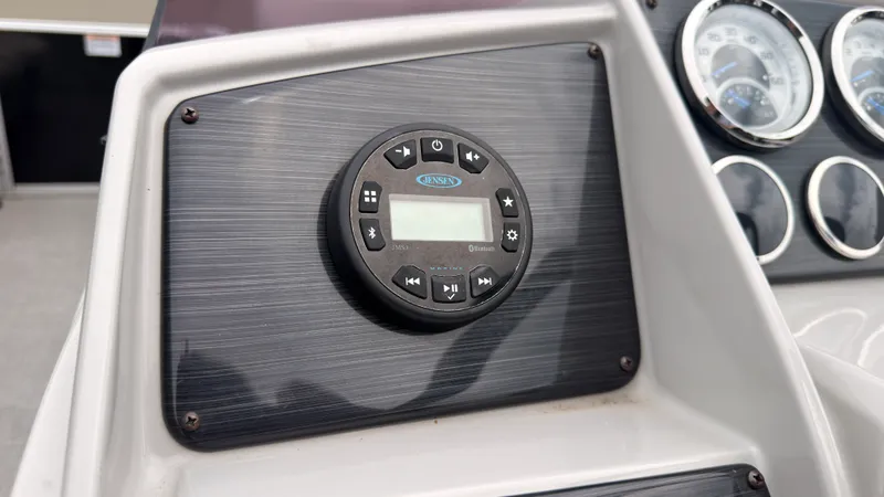 Slide: The Image of Sylvan MIRAGE 8520 2020 - 28