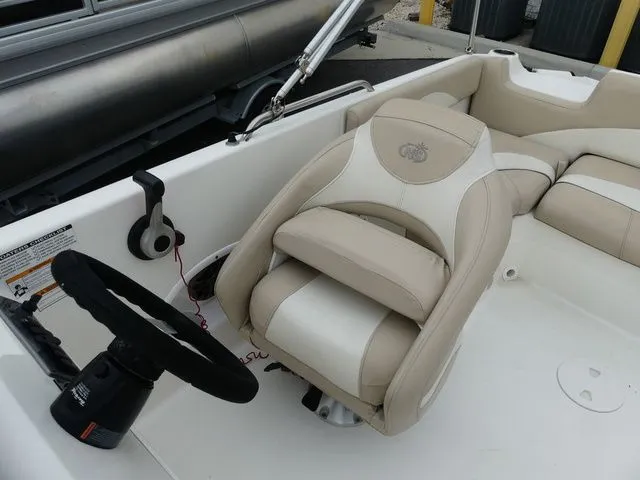 Slide: The Image of NauticStar 203 SC 2017 - 7