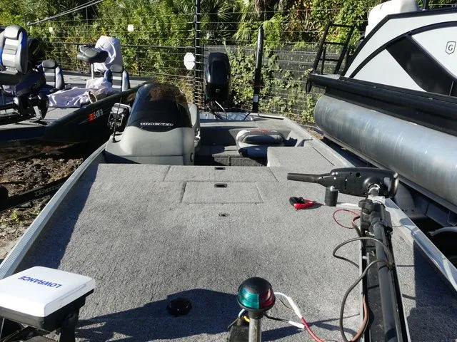 Slide: The Image of Tracker Pro 170 2016 - 10