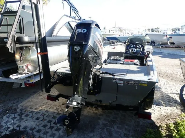 Slide: The Image of Tracker Pro 170 2016 - 3