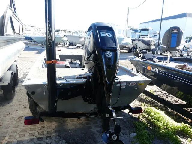 Slide: The Image of Tracker Pro 170 2016 - 4