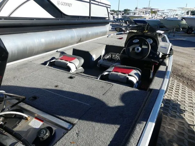 Slide: The Image of Tracker Pro 170 2016 - 5