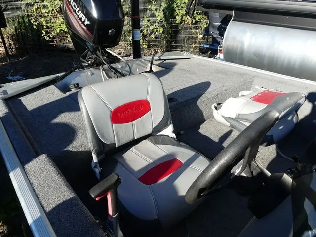 Slide: The Image of Tracker Pro 170 2016 - 7