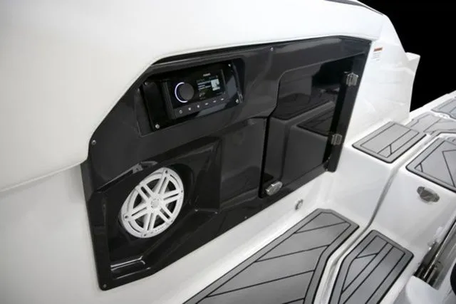 Slide: The Image of Monterey 255SS Super Sport 2026 - 3