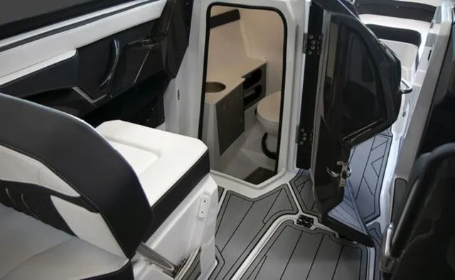 Slide: The Image of Monterey 255SS Super Sport 2026 - 4