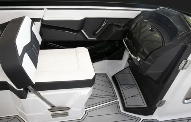 Slide: The Image of Monterey 255SS Super Sport 2026 - 6