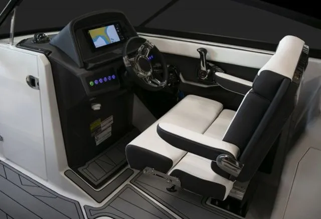 Slide: The Image of Monterey 255SS Super Sport 2026 - 8