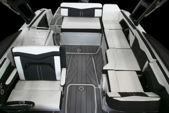 Slide: The Image of Monterey 255SS Super Sport 2026 - 9