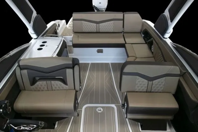 Slide: The Image of Monterey 275SS Super Sport 2026 - 7