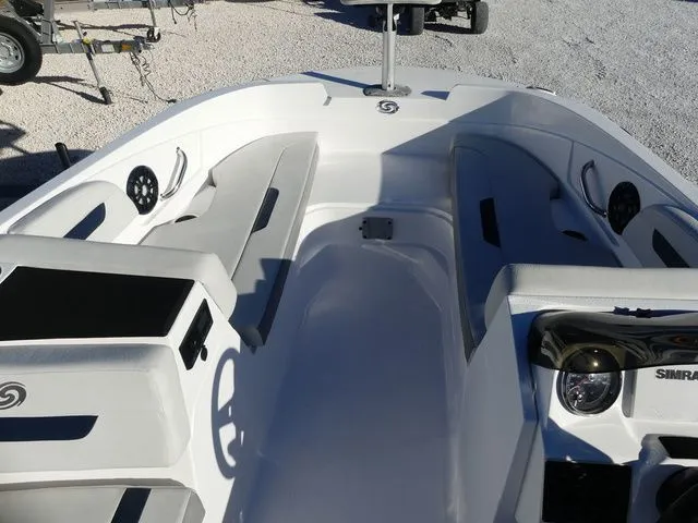 Slide: The Image of Hurricane SunDeck Sport 185 OB 2022 - 12