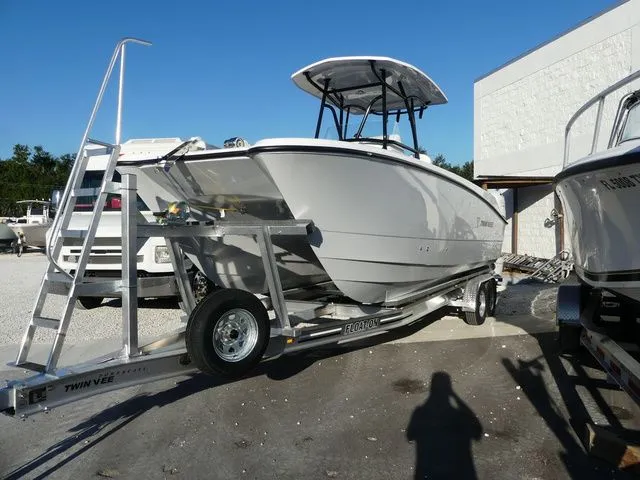 The Image of Twin Vee 240 Center Console GFX2 2026 - 1