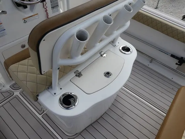 Slide: The Image of Robalo R222 2017 - 10