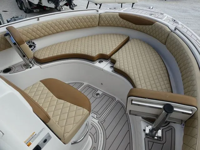 Slide: The Image of Robalo R222 2017 - 12