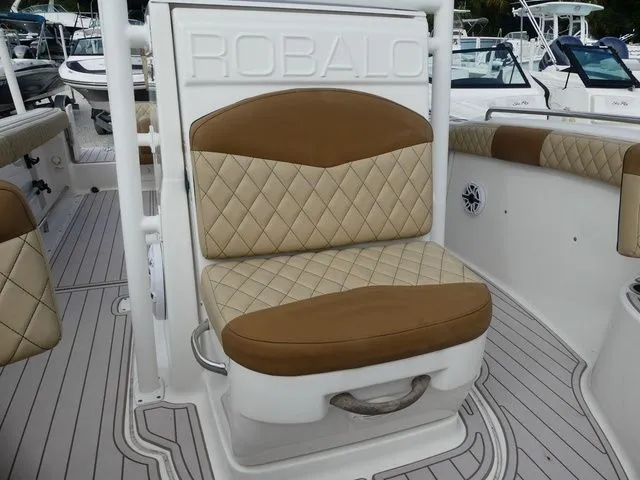 Slide: The Image of Robalo R222 2017 - 13