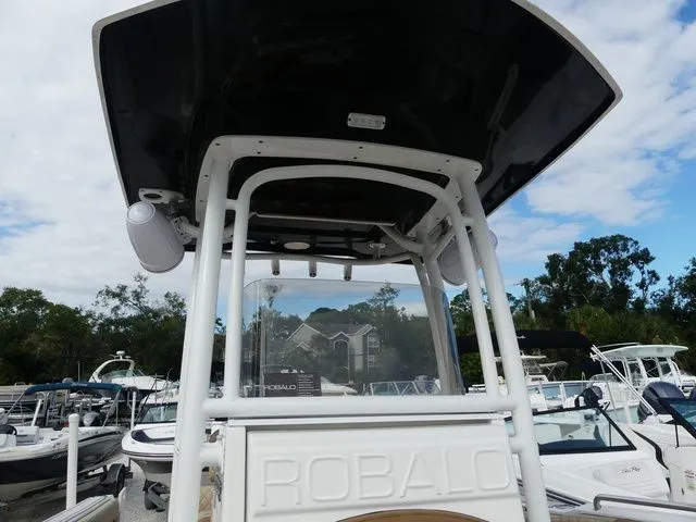 Slide: The Image of Robalo R222 2017 - 14