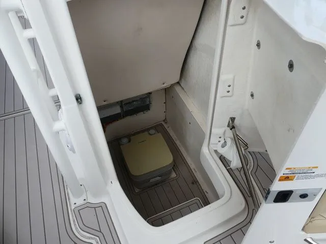 Slide: The Image of Robalo R222 2017 - 15