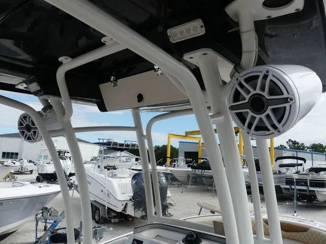 Slide: The Image of Robalo R222 2017 - 16