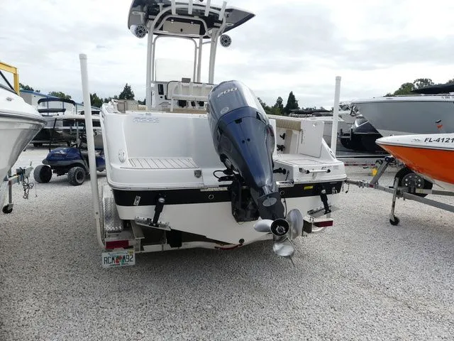 Slide: The Image of Robalo R222 2017 - 4