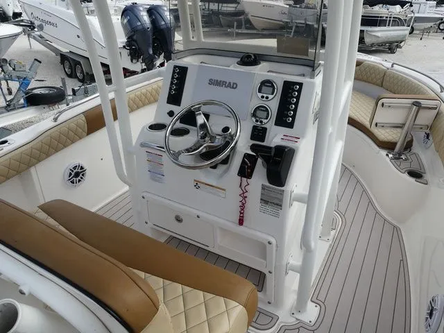 Slide: The Image of Robalo R222 2017 - 5