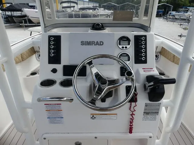 Slide: The Image of Robalo R222 2017 - 6