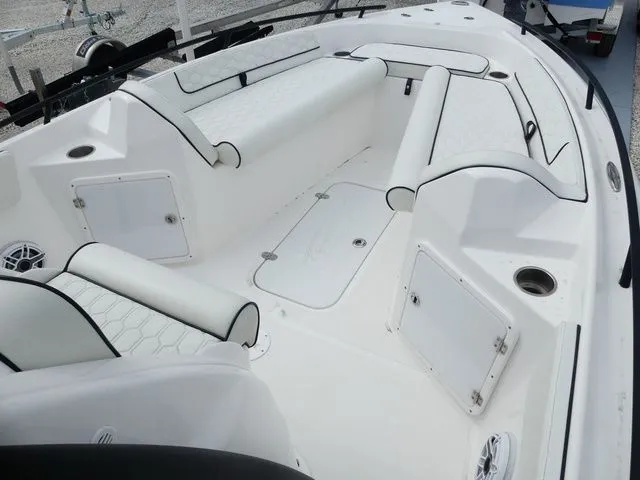 Slide: The Image of Glasstream 240 CCX 2023 - 13