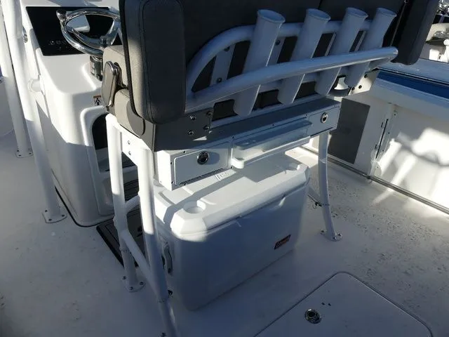 Slide: The Image of Sea Pro 219 DLX 2023 - 12