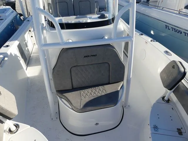 Slide: The Image of Sea Pro 219 DLX 2023 - 15