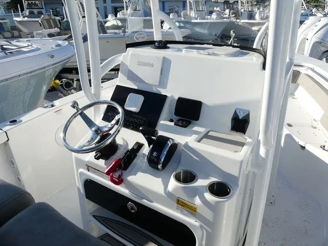 Slide: The Image of Sea Pro 219 DLX 2023 - 5