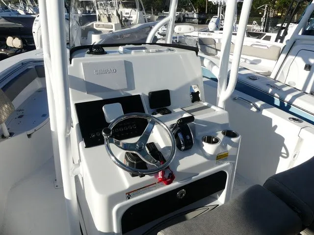 Slide: The Image of Sea Pro 219 DLX 2023 - 7