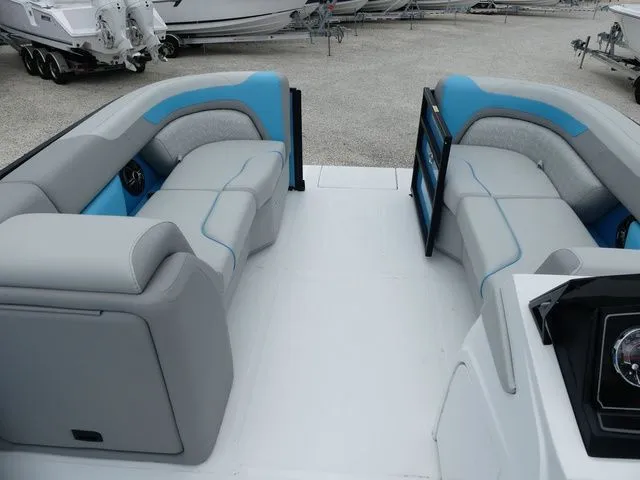 Slide: The Image of Hurricane FunDeck 2360 RE 2026 - 12