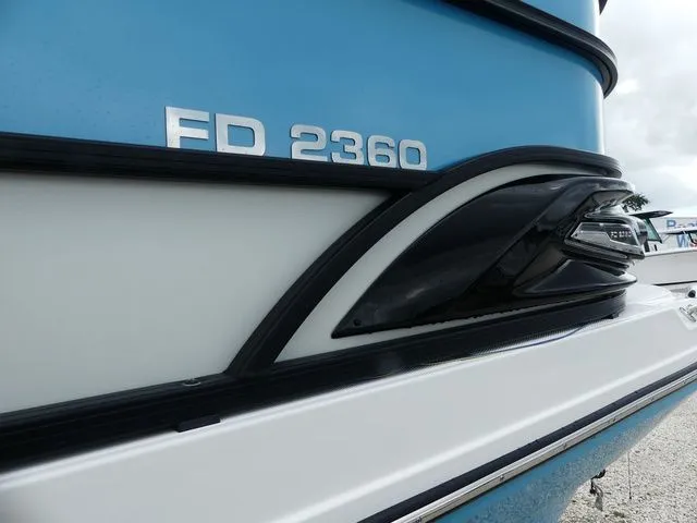 Slide: The Image of Hurricane FunDeck 2360 RE 2026 - 4