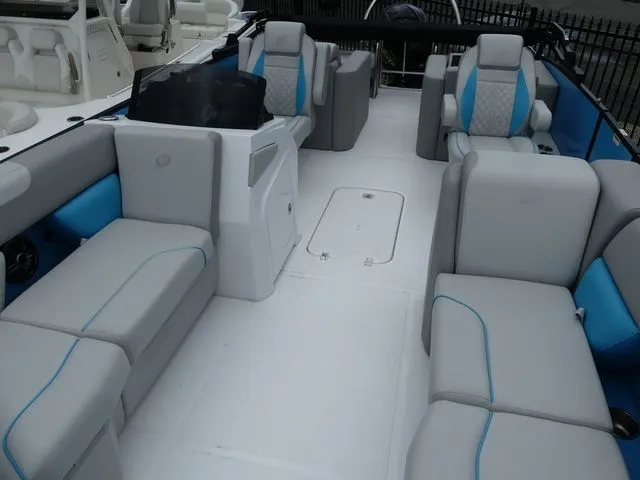 Slide: The Image of Hurricane FunDeck 2360 RE 2026 - 5