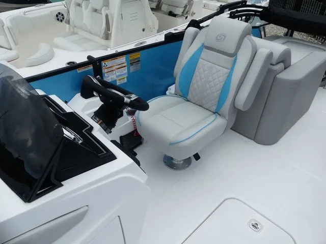 Slide: The Image of Hurricane FunDeck 2360 RE 2026 - 6