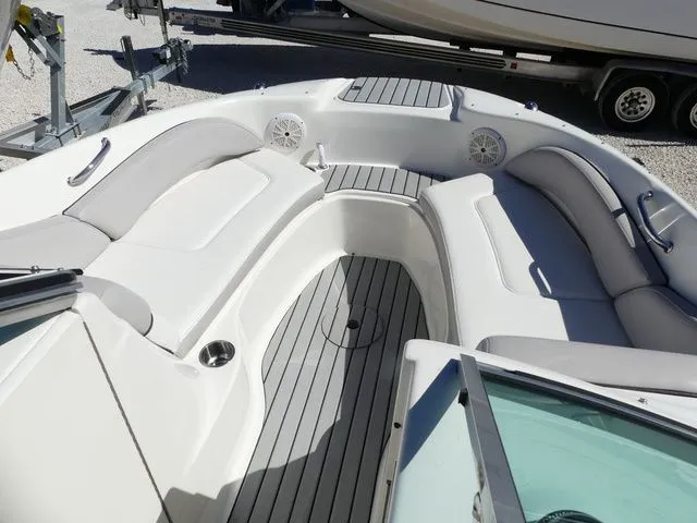 Slide: The Image of Sea Ray 200 Sundeck 2011 - 10