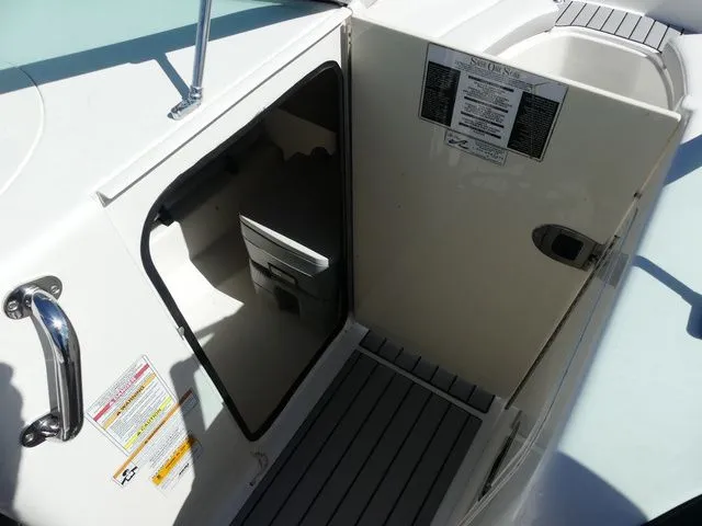 Slide: The Image of Sea Ray 200 Sundeck 2011 - 12