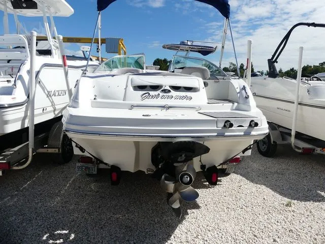 Slide: The Image of Sea Ray 200 Sundeck 2011 - 3