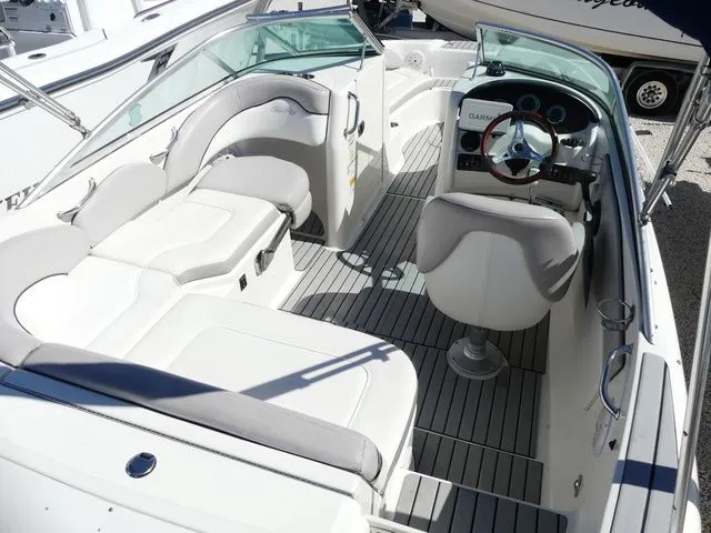 Slide: The Image of Sea Ray 200 Sundeck 2011 - 4