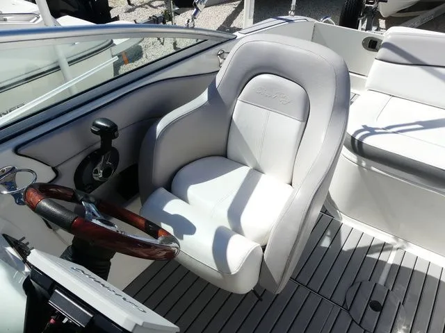 Slide: The Image of Sea Ray 200 Sundeck 2011 - 8