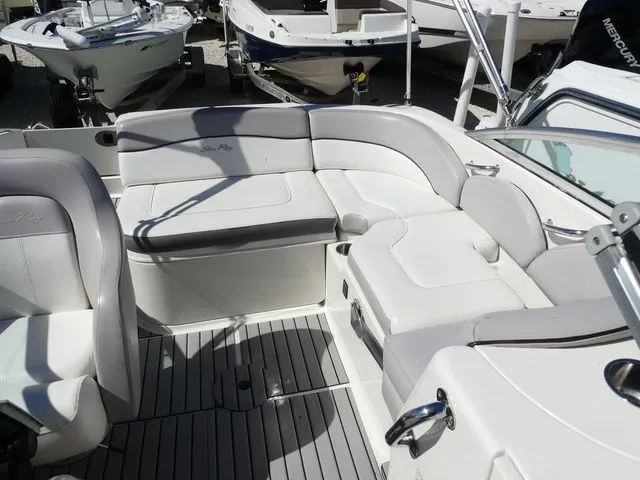 Slide: The Image of Sea Ray 200 Sundeck 2011 - 9