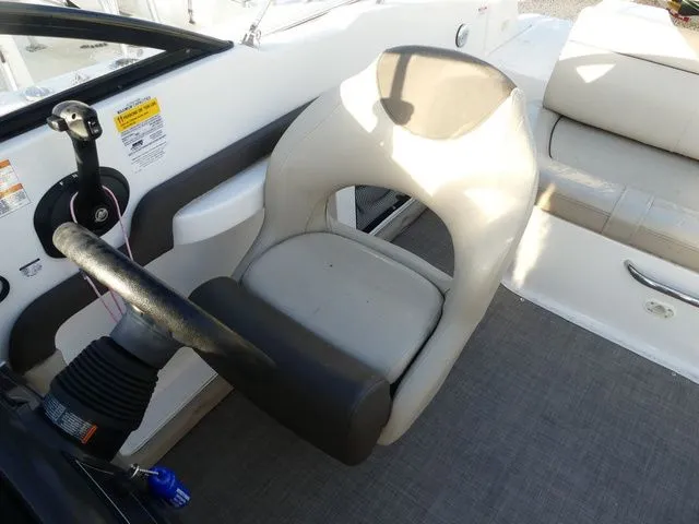 Slide: The Image of Bayliner 190 Deck Boat 2018 - 7